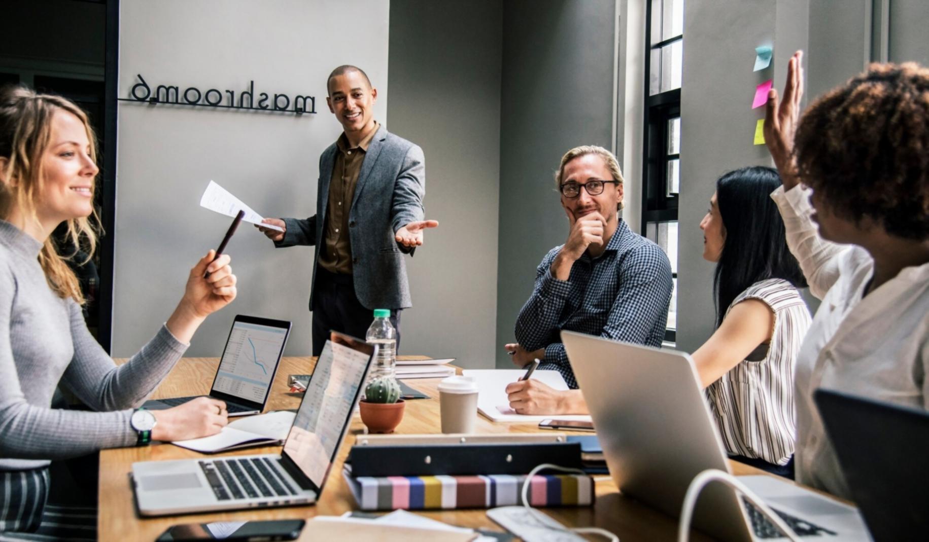 Focused trader analyzing behavioral patterns in market conditions